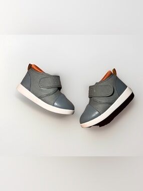 Ikiki Agent Slate Squeaky Toddler Size 8 Shoes Gray Velcro Casual Sneakers